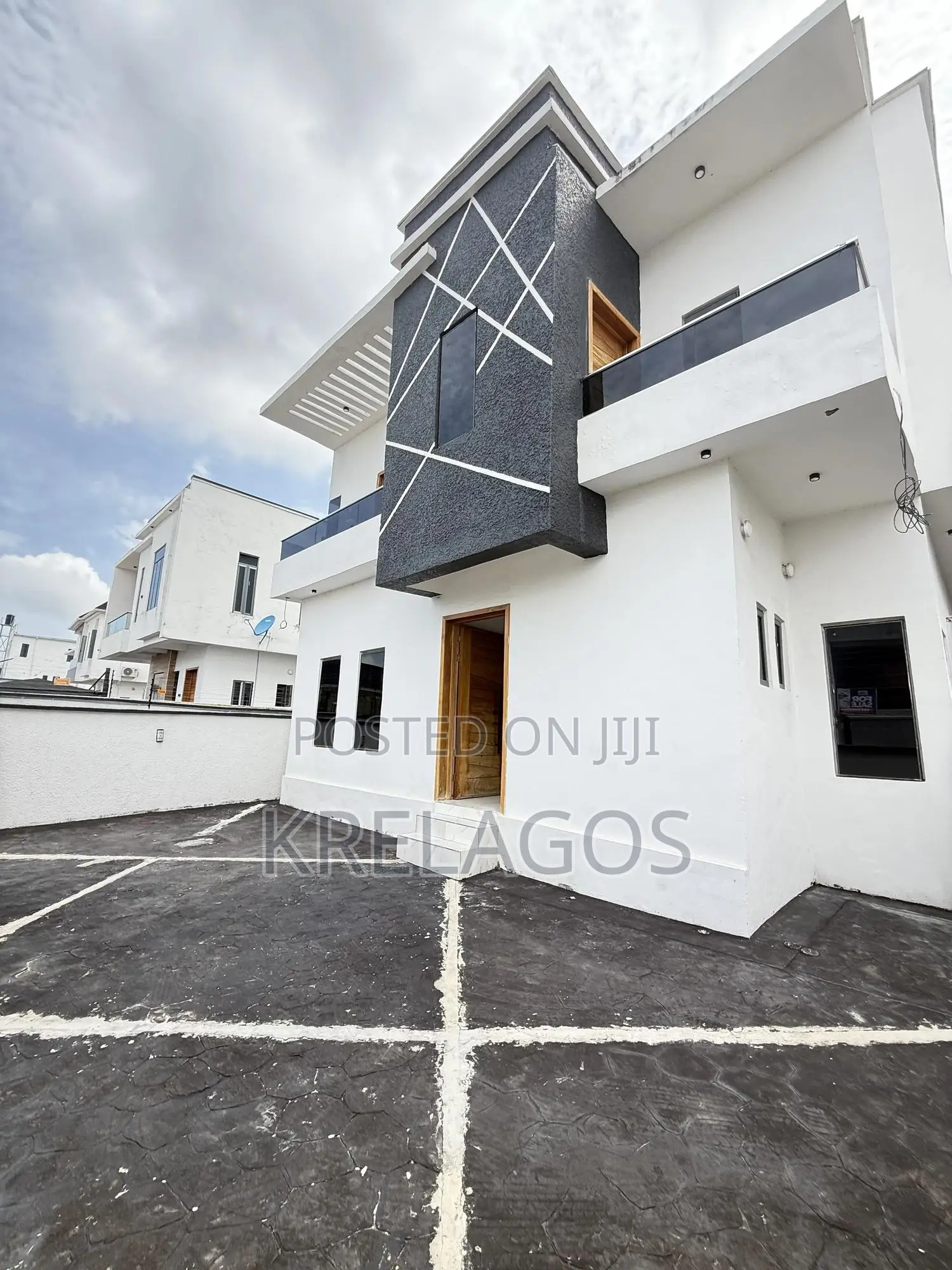 5bdrm Duplex in Sangotedo for sale in Sangotedo