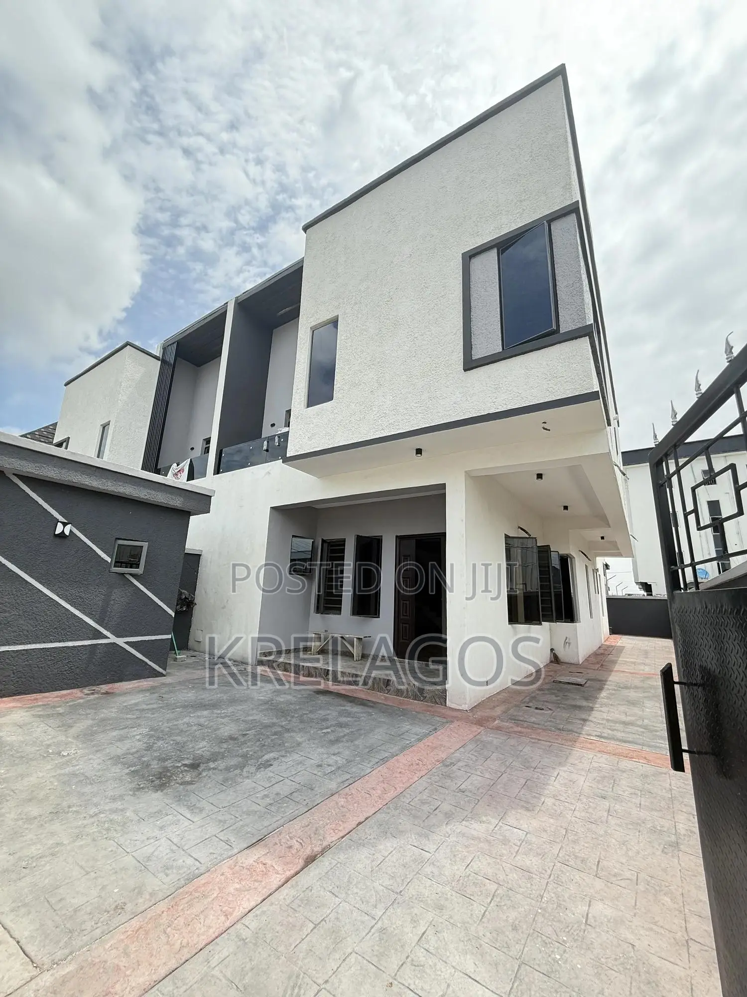 4bdrm Duplex in Sangotedo for sale in Sangotedo