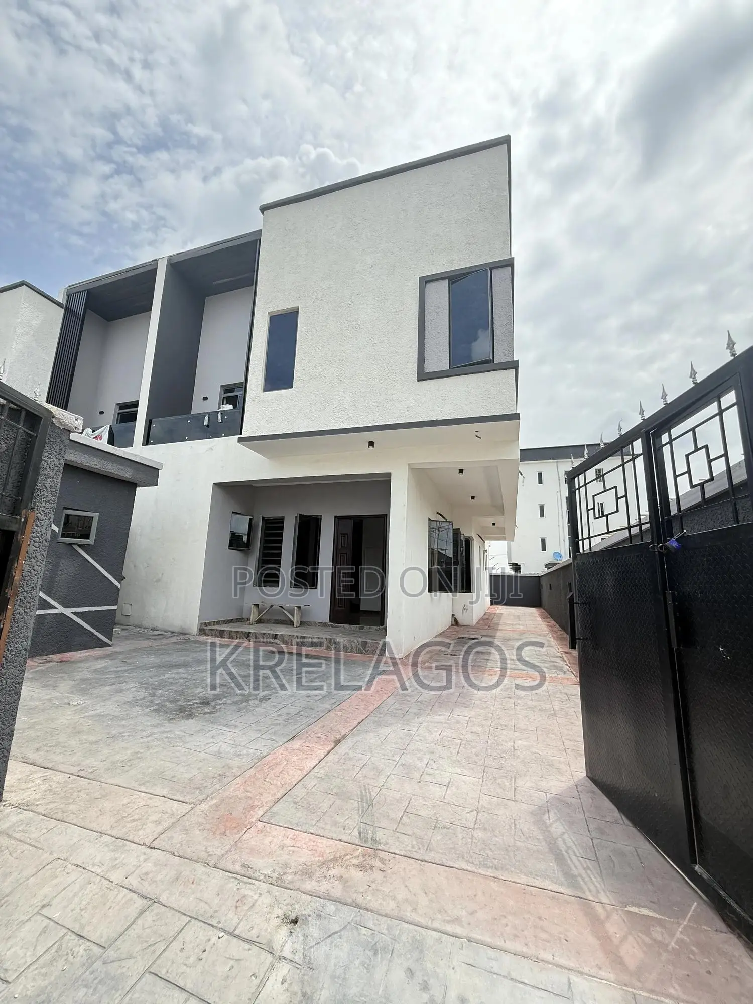 4bdrm Duplex in Sangotedo for sale in Sangotedo