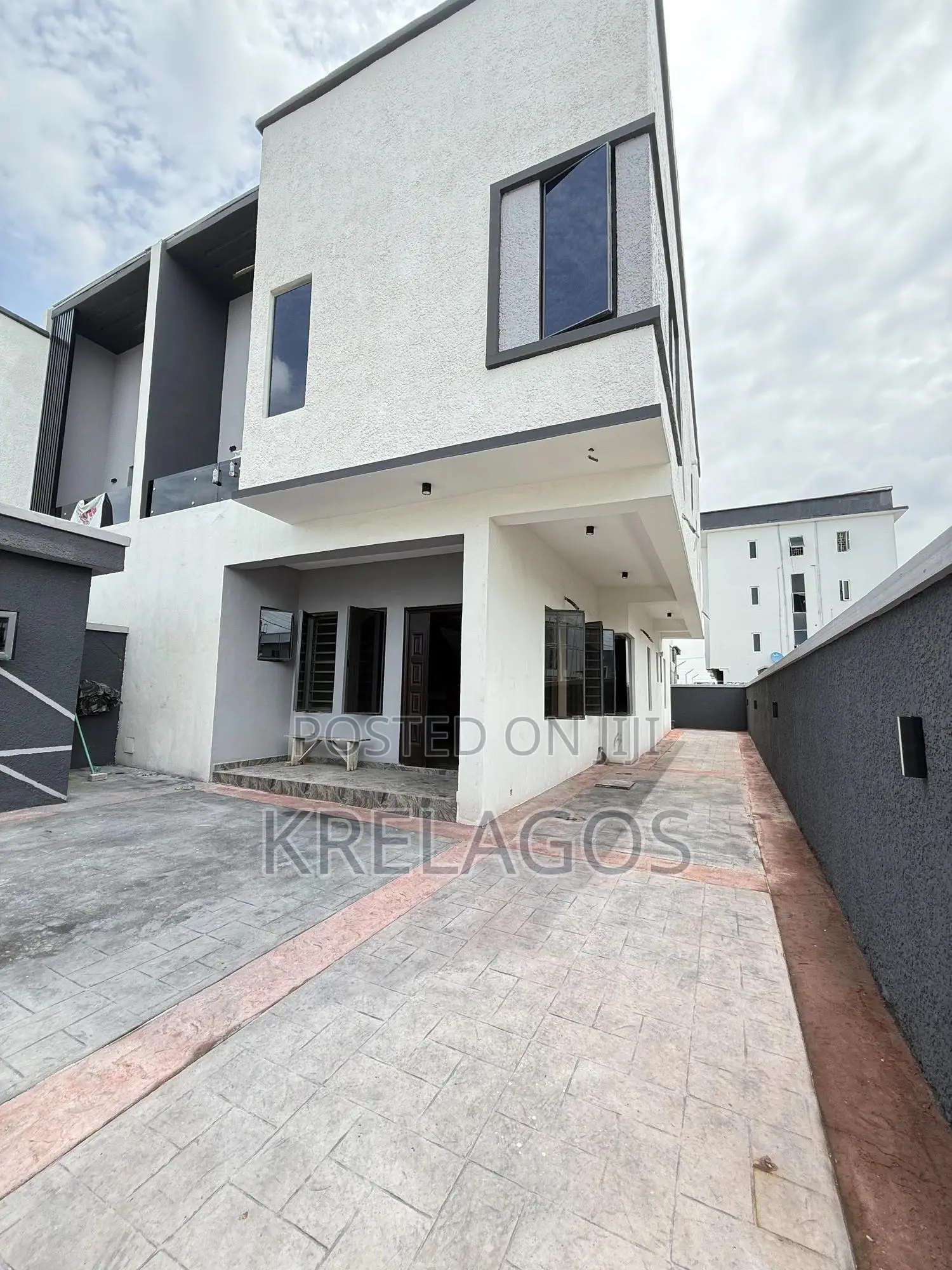 4bdrm Duplex in Sangotedo for sale in Sangotedo