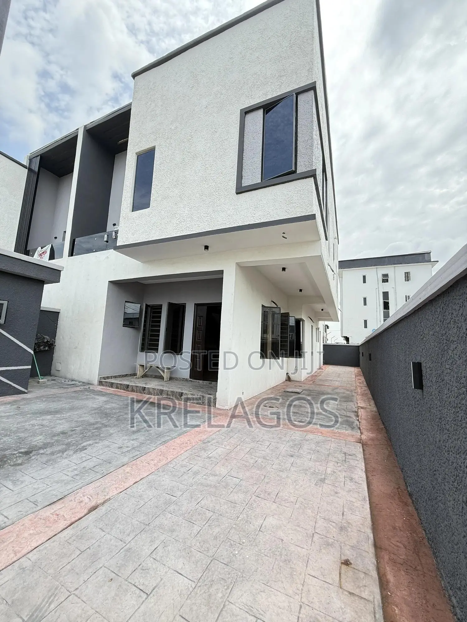 4bdrm Duplex in Sangotedo for sale in Sangotedo