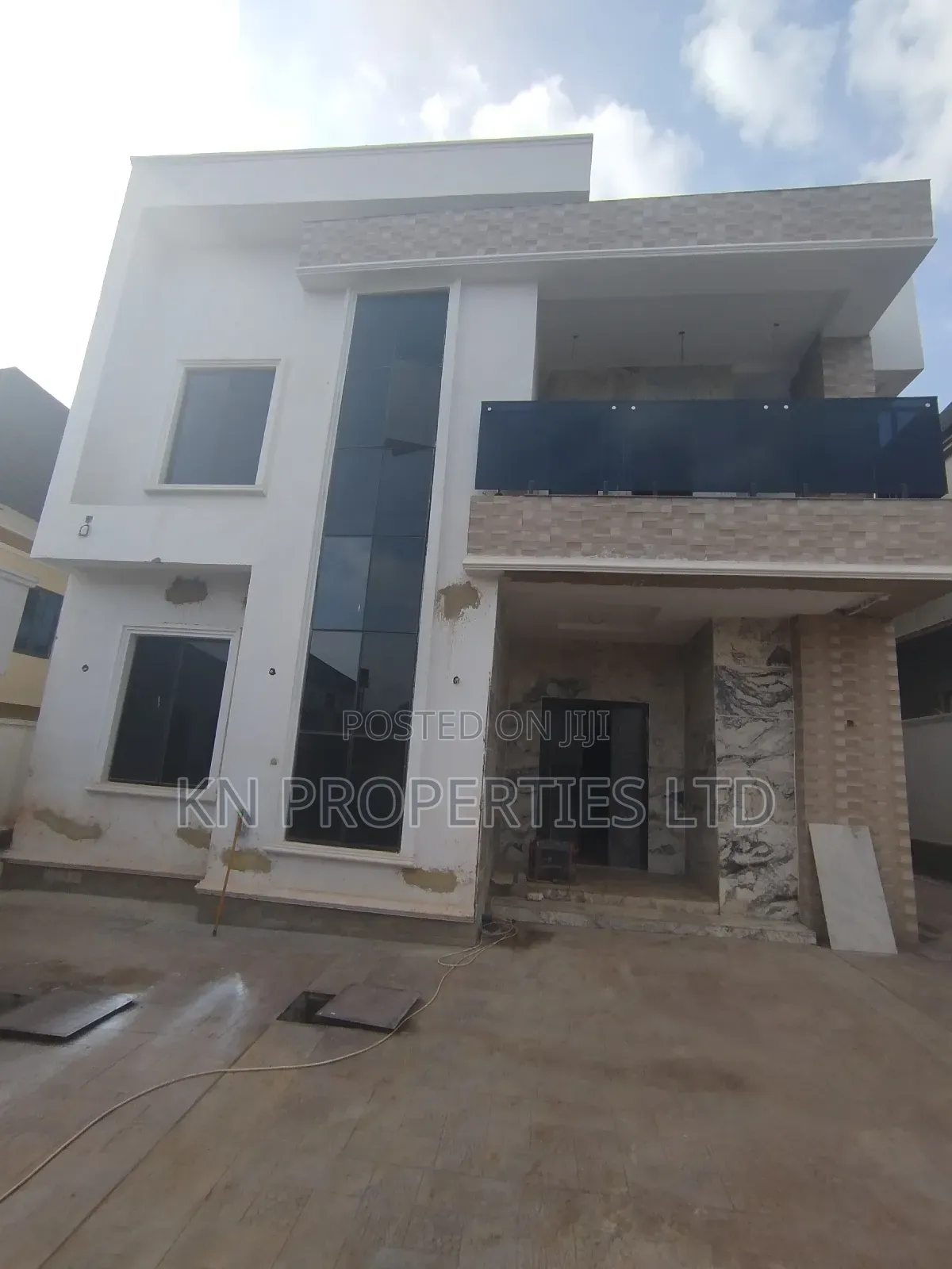 5bdrm Duplex in Resettlement, Apo District for sale in Apo District
