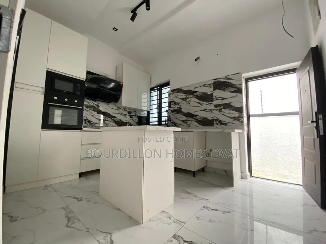 4bdrm Duplex in Lekki for sale in Lekki