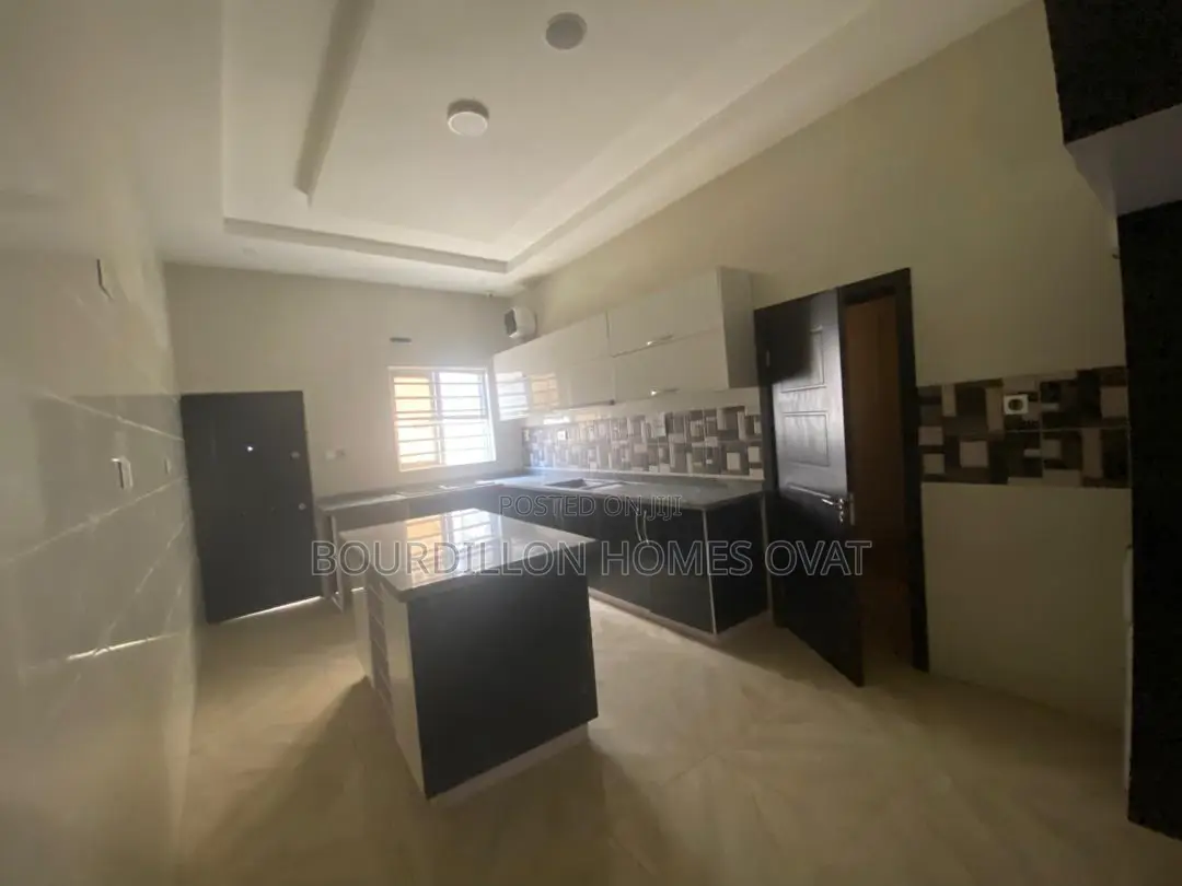 5bdrm Apartment in Lekki for sale in Lekki
