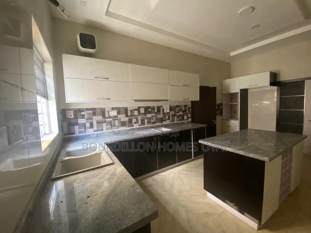 5bdrm Apartment in Lekki for sale in Lekki