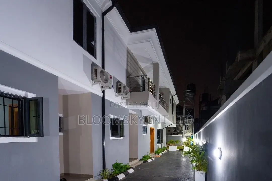 Captivating 5 Bedroom Duplexe in Lekki Phase 1 in Lekki Phase 1