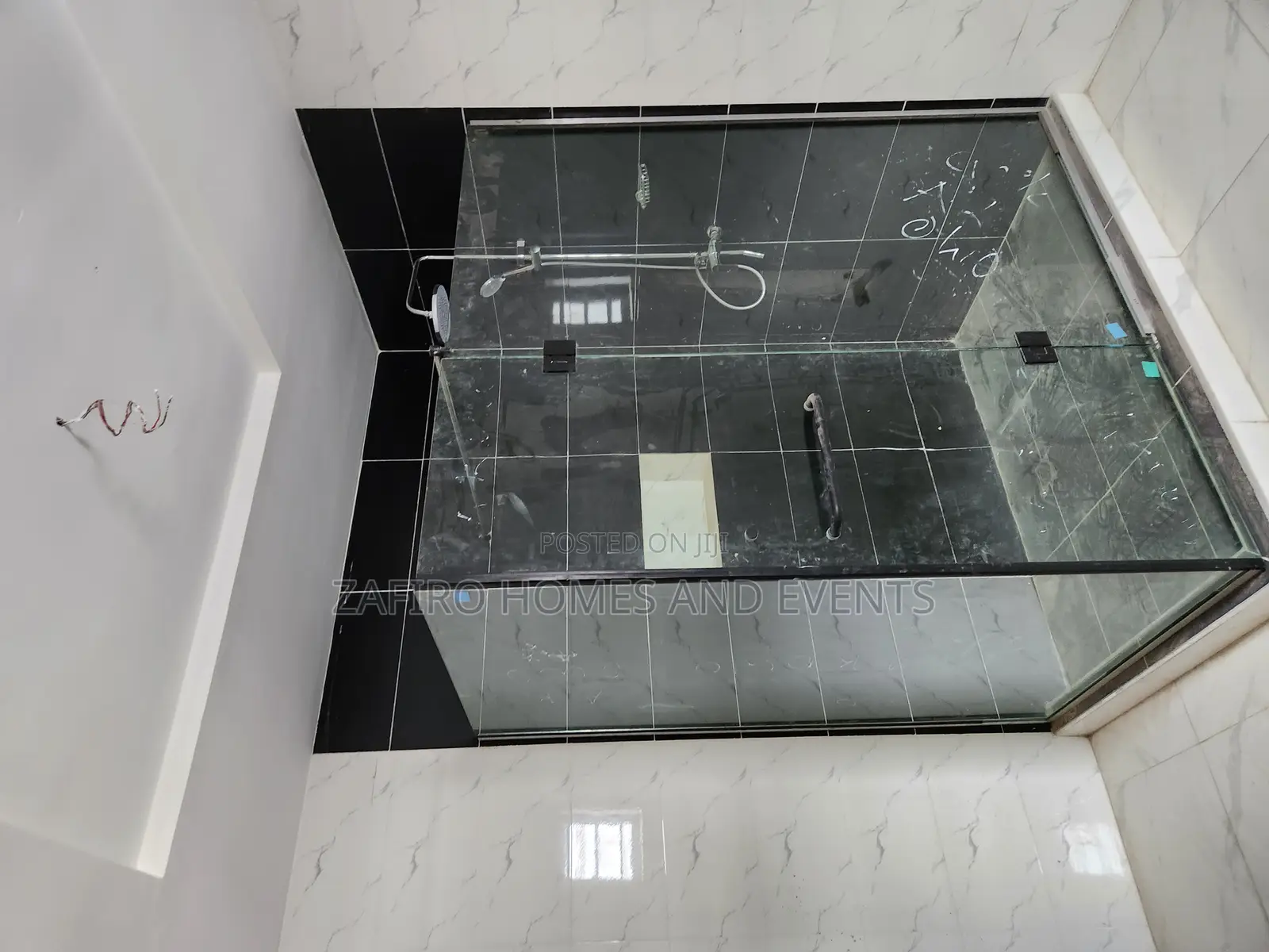 4bdrm Duplex in Oyelade Estate for sale in Oluyole Estate
