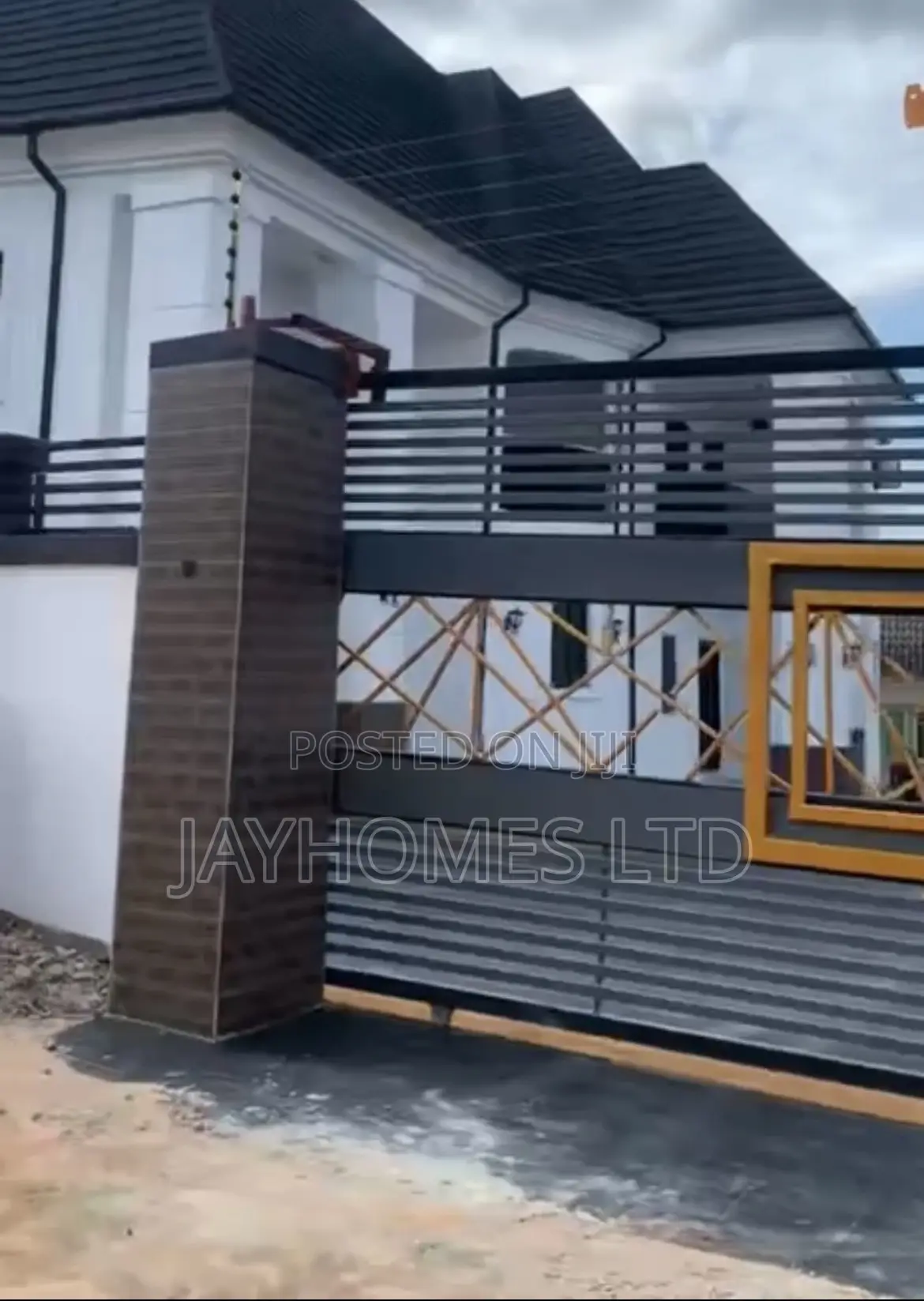 7bdrm Duplex in Back Of Specialist, Oshimili South for sale in Oshimili South