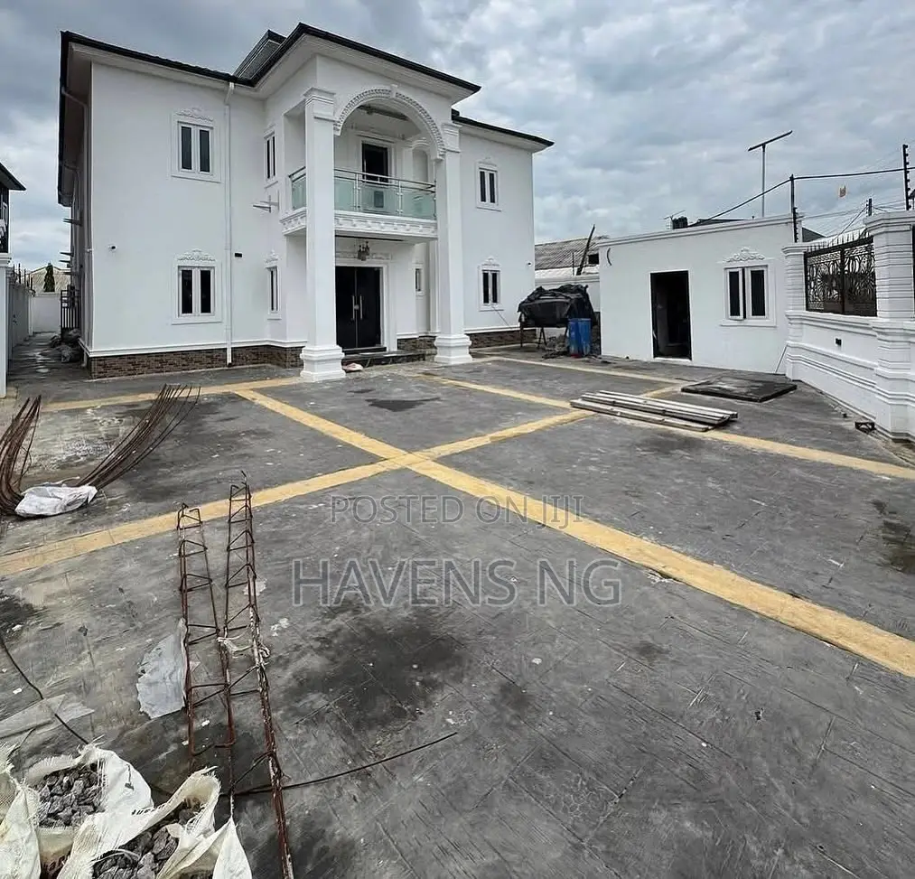 9bdrm Duplex in Obio-Akpor for sale in Obio-Akpor