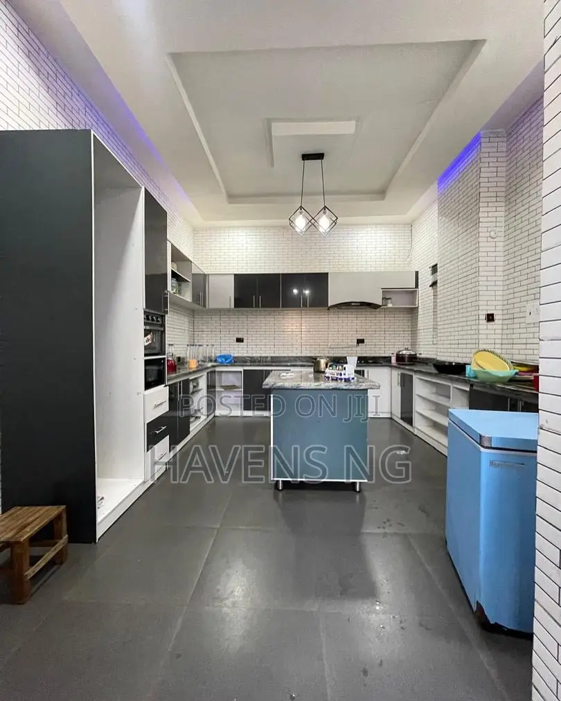 7bdrm Duplex in Eneka for sale in Eneka