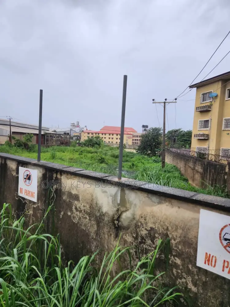 An Industrial Land Measuring 3100sqm in a Prime Location in Oluyole Estate