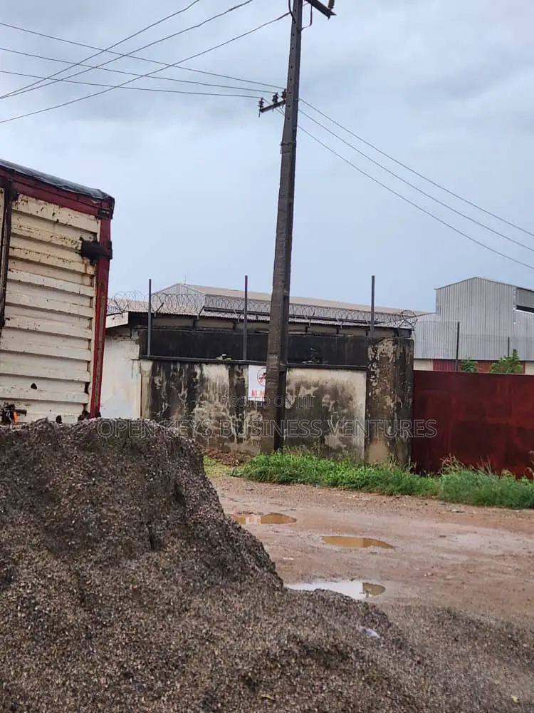 An Industrial Land Measuring 3100sqm in a Prime Location in Oluyole Estate