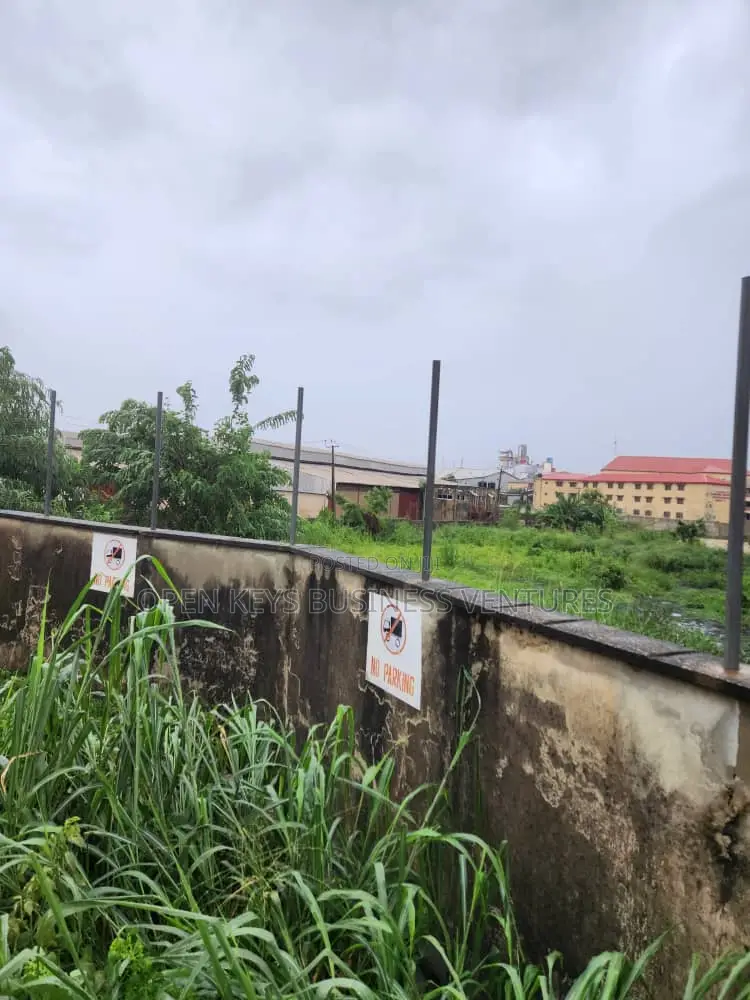 An Industrial Land Measuring 3100sqm in a Prime Location in Oluyole Estate