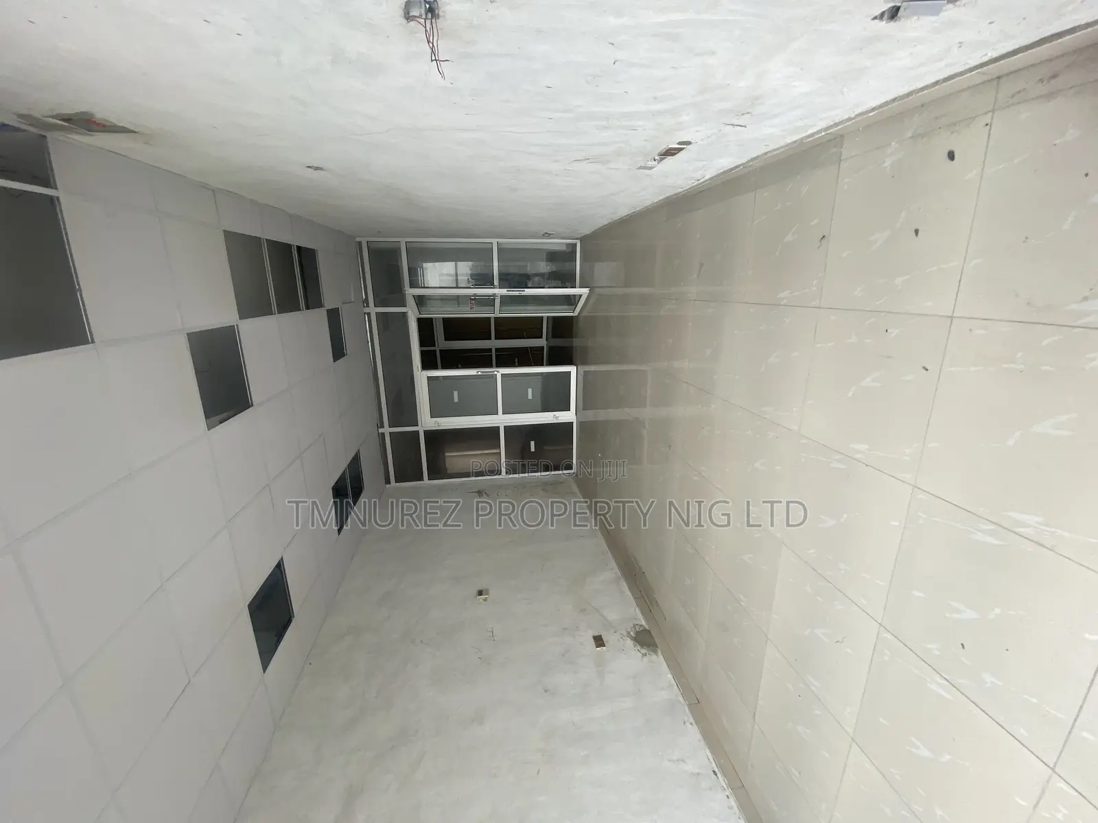 Shop to Let in Lekki Phase 1