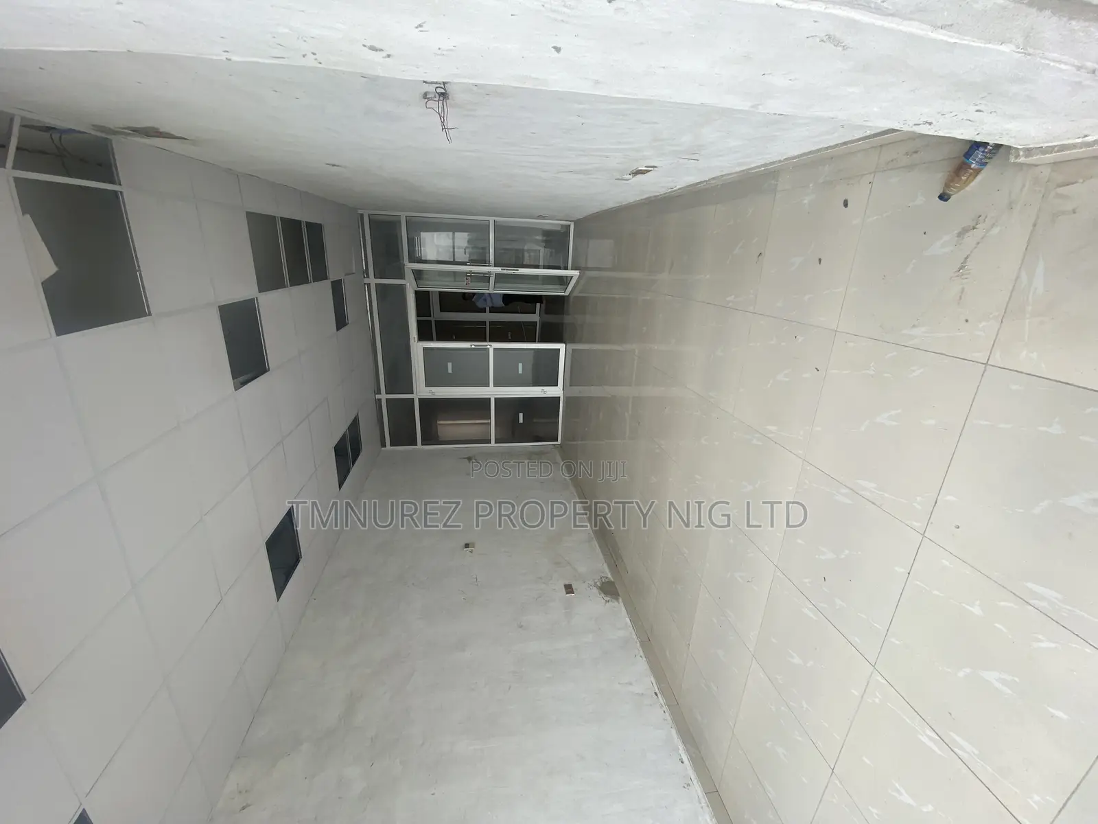Shop to Let in Lekki Phase 1