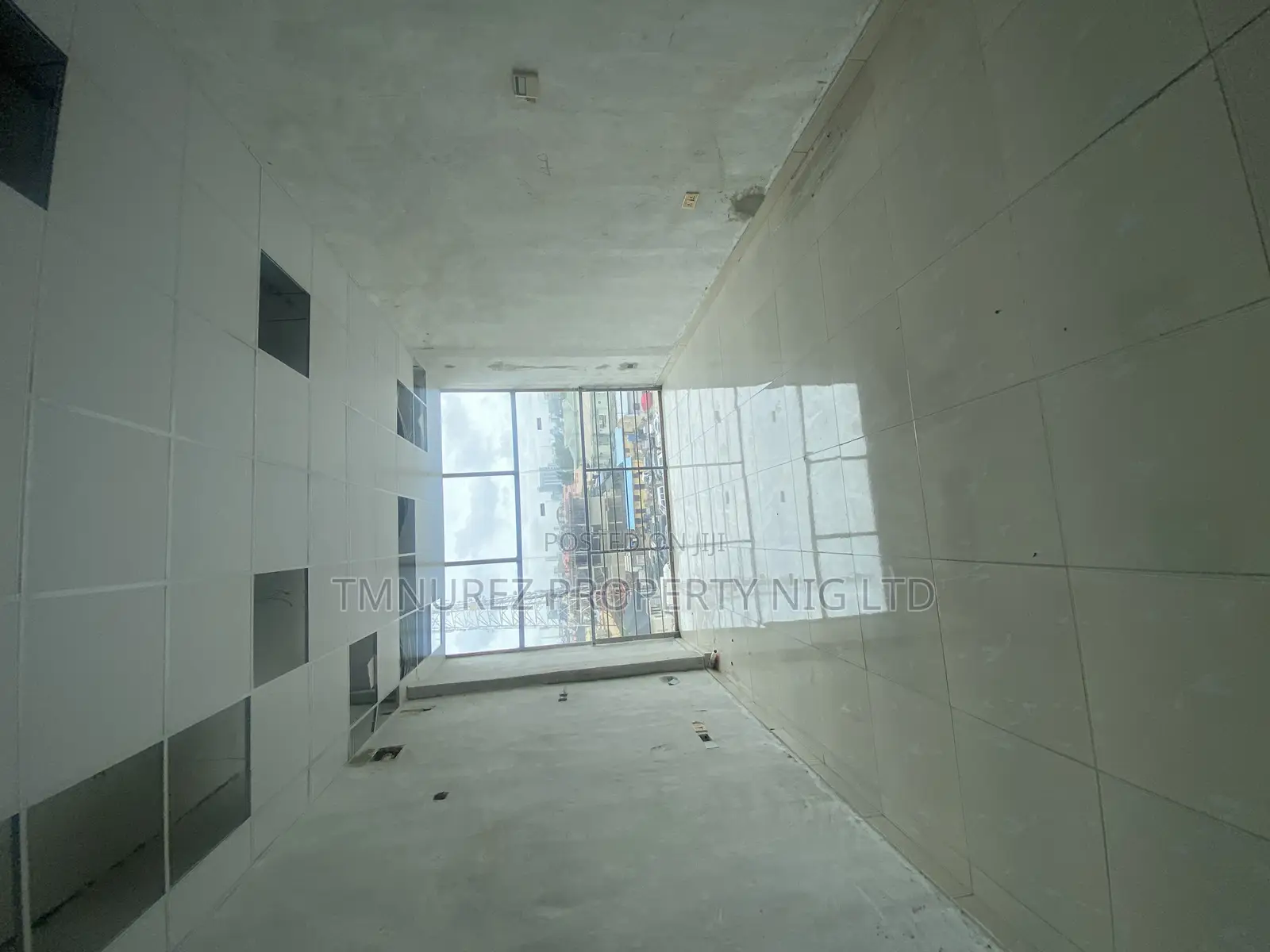 Shop to Let in Lekki Phase 1