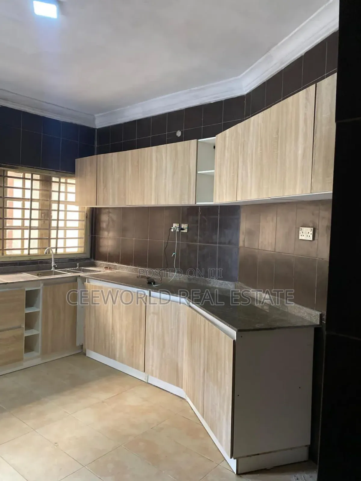 5bdrm Duplex in Oluyole Main Estate for rent in Oluyole Estate