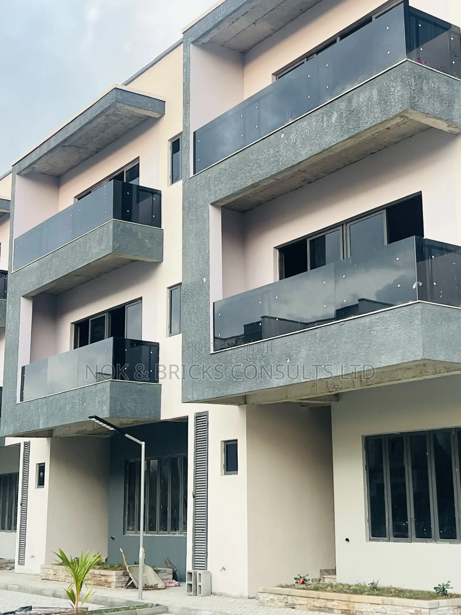 4bdrm Duplex in Comfort Homes, Jahi for sale in Jahi