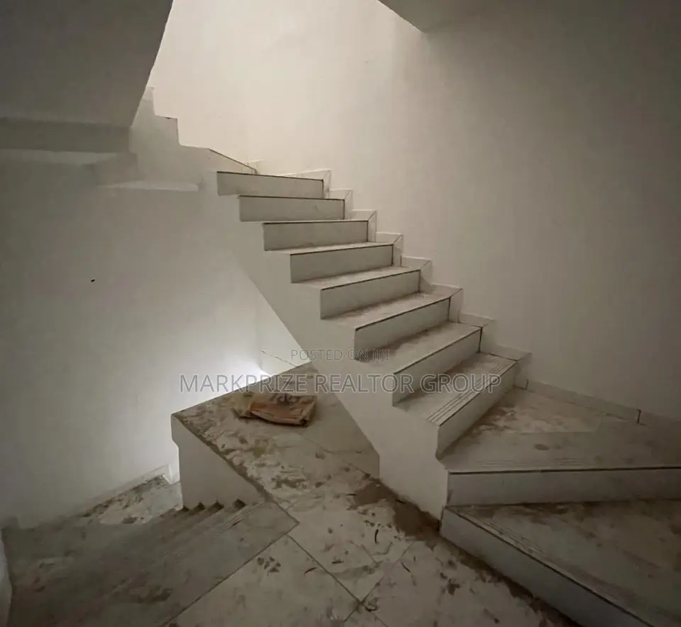 4bdrm Duplex in Maryland Lagos for sale in Maryland