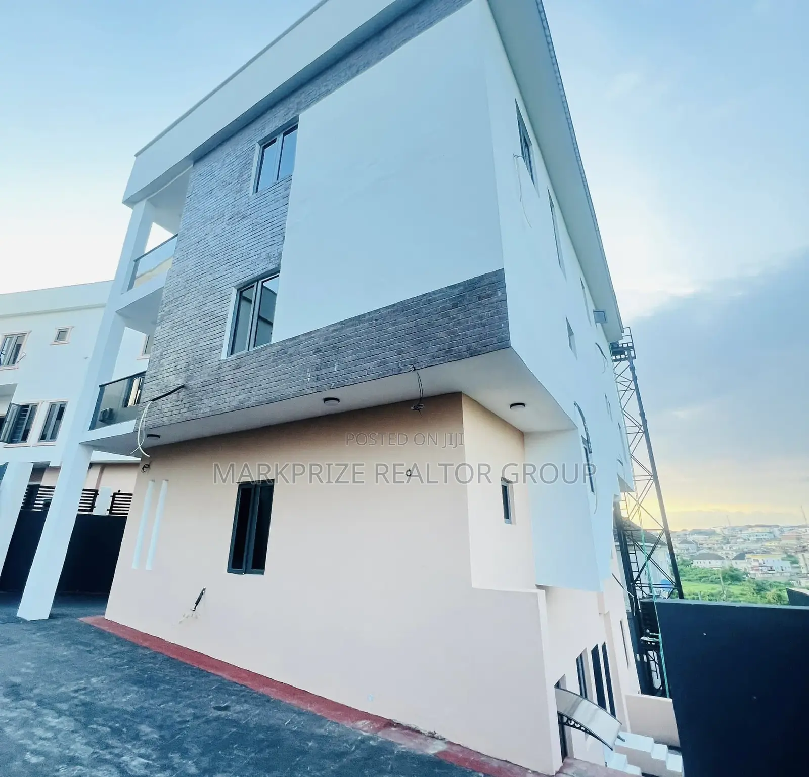 5bdrm Duplex in Magodo Phase 2 Lagos for sale in Magodo