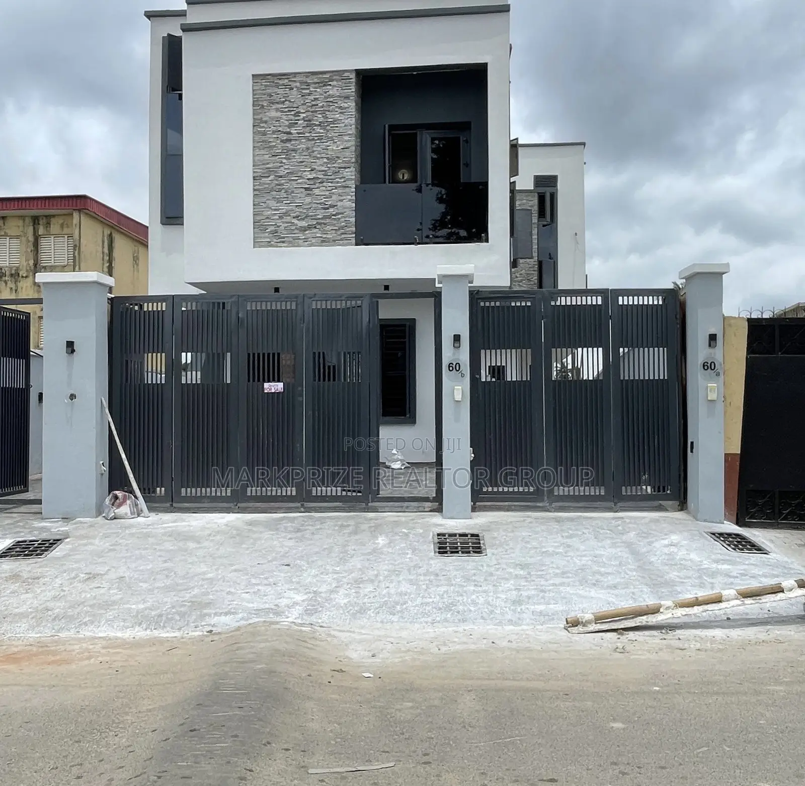 4bdrm Duplex in Surulere Lagos for sale in Surulere