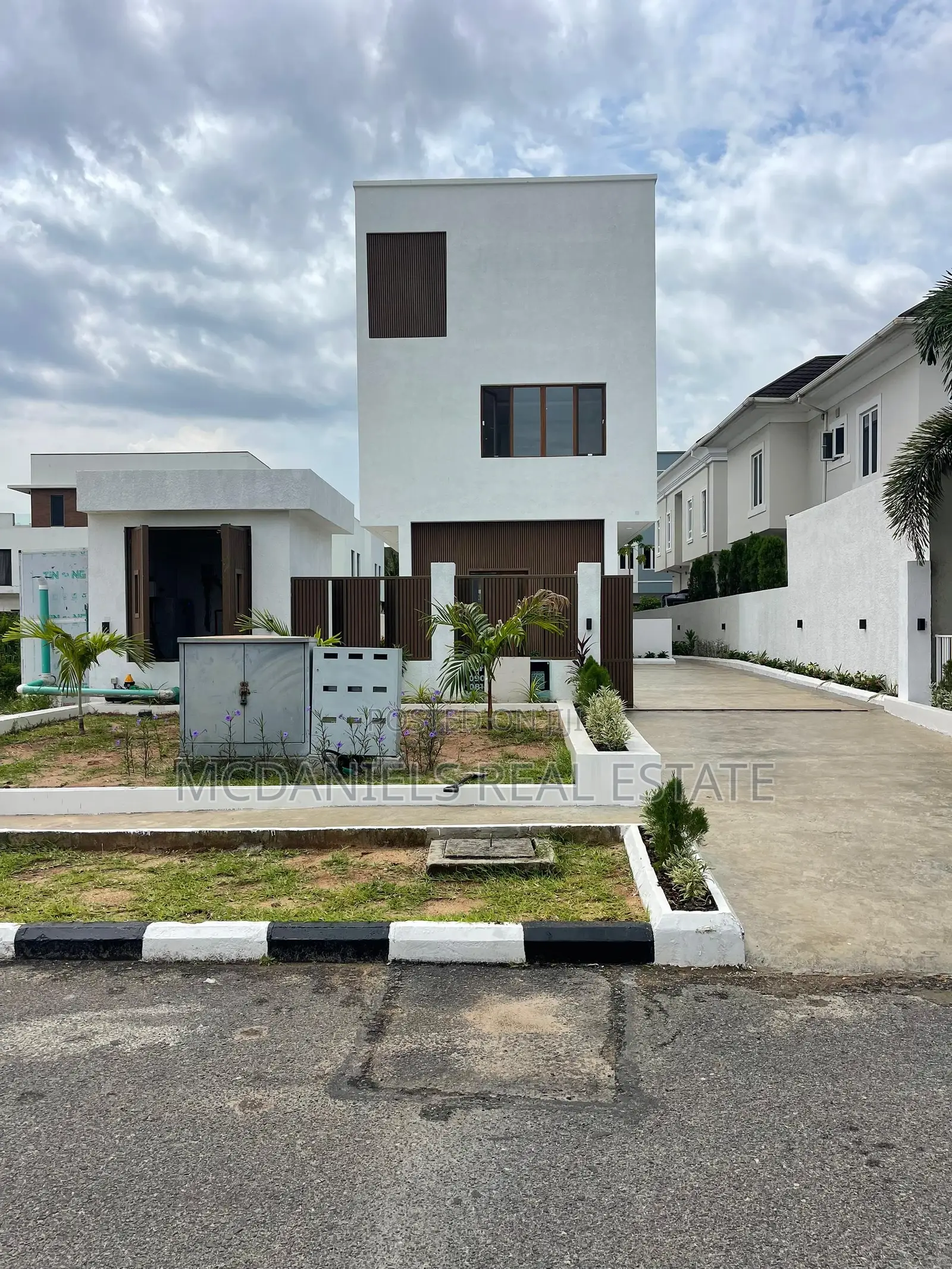 4bdrm Duplex in Osapa london for sale in Osapa london