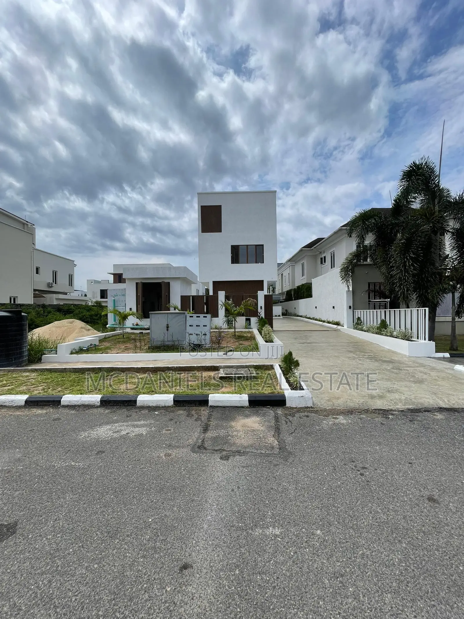 4bdrm Duplex in Osapa london for sale in Osapa london