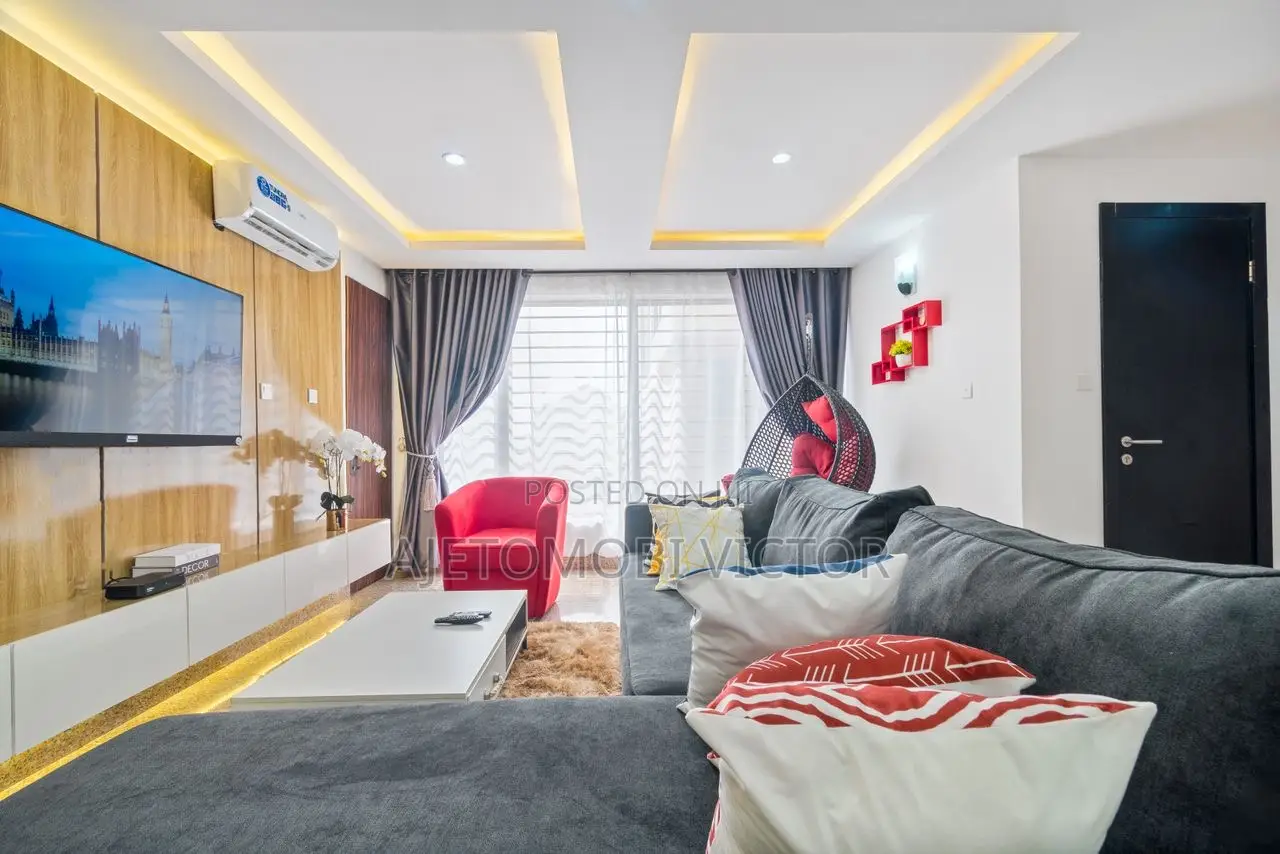 Luxury 3bedroom Apartment With Ps5 and Snooker in Lekki Phase 1