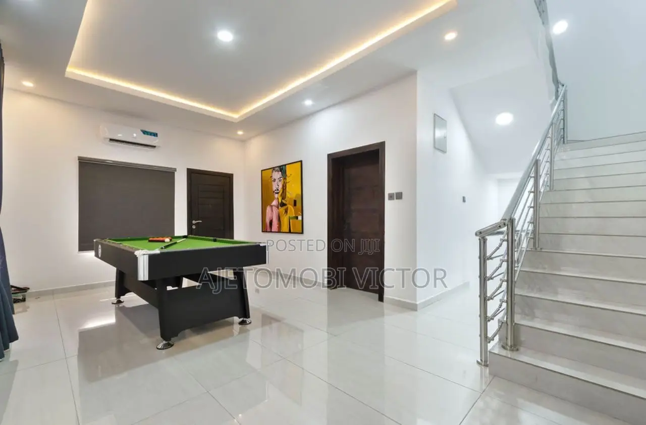 Luxurious 4bedroom Semi Detached Compound With Snooker Ps5 in Lekki Phase 1
