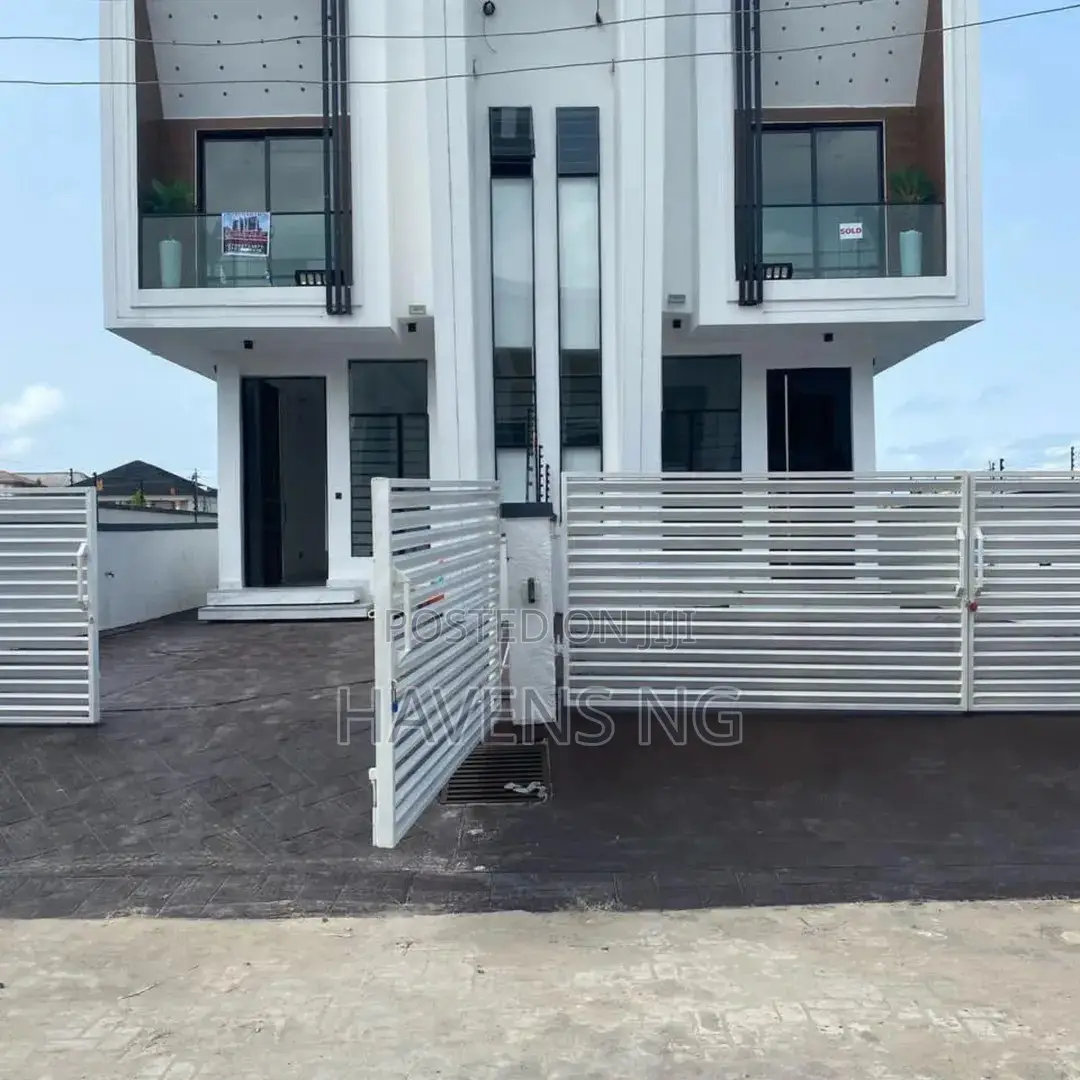 4bdrm Duplex in Ilaje for sale in Ilaje