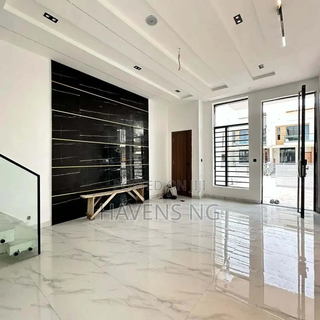 4bdrm Duplex in Ilaje for sale in Ilaje