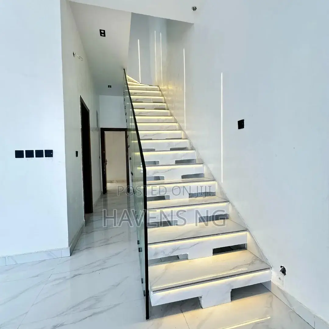 4bdrm Duplex in Ilaje for sale in Ilaje