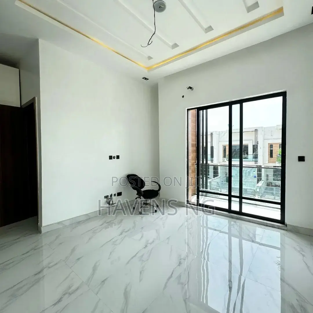 4bdrm Duplex in Ilaje for sale in Ilaje