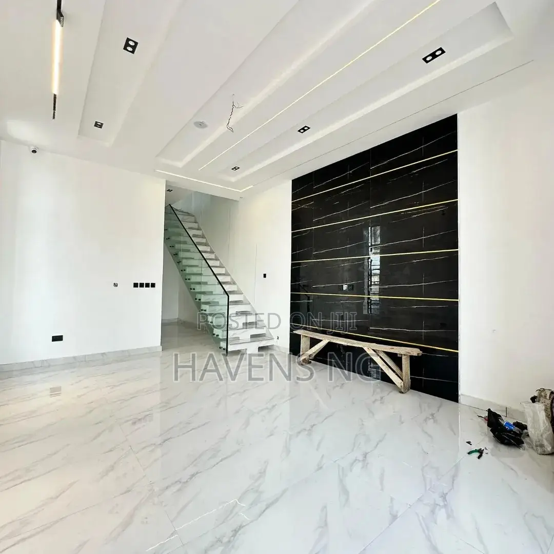 4bdrm Duplex in Ilaje for sale in Ilaje