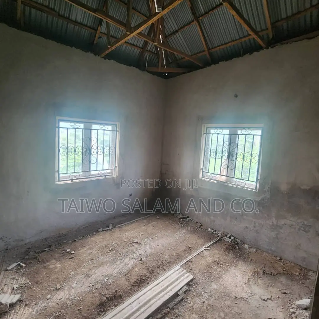 3bdrm Bungalow in Ologuneru for sale in Ologuneru