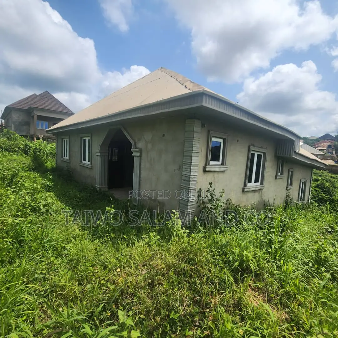 3bdrm Bungalow in Ologuneru for sale in Ologuneru
