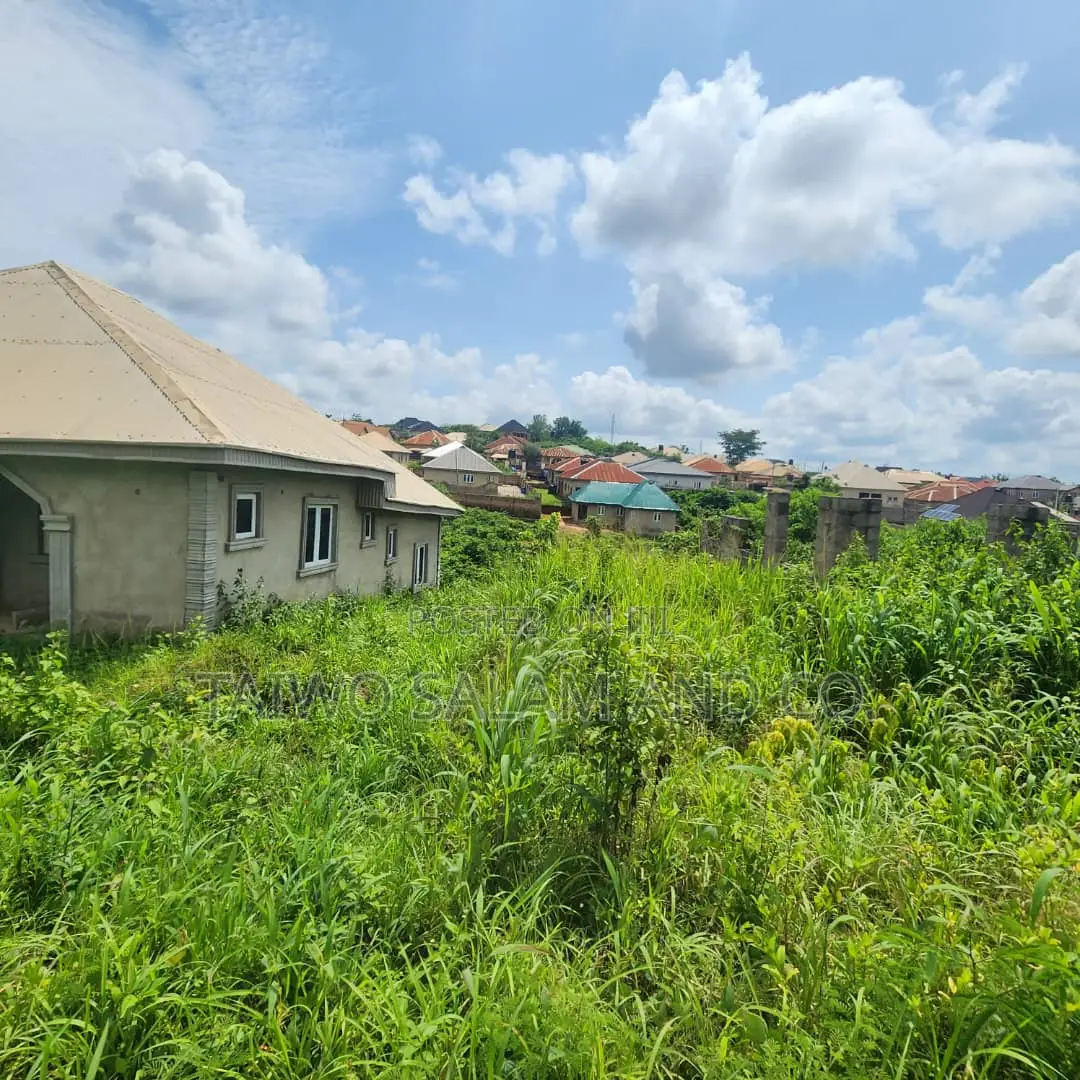 3bdrm Bungalow in Ologuneru for sale in Ologuneru