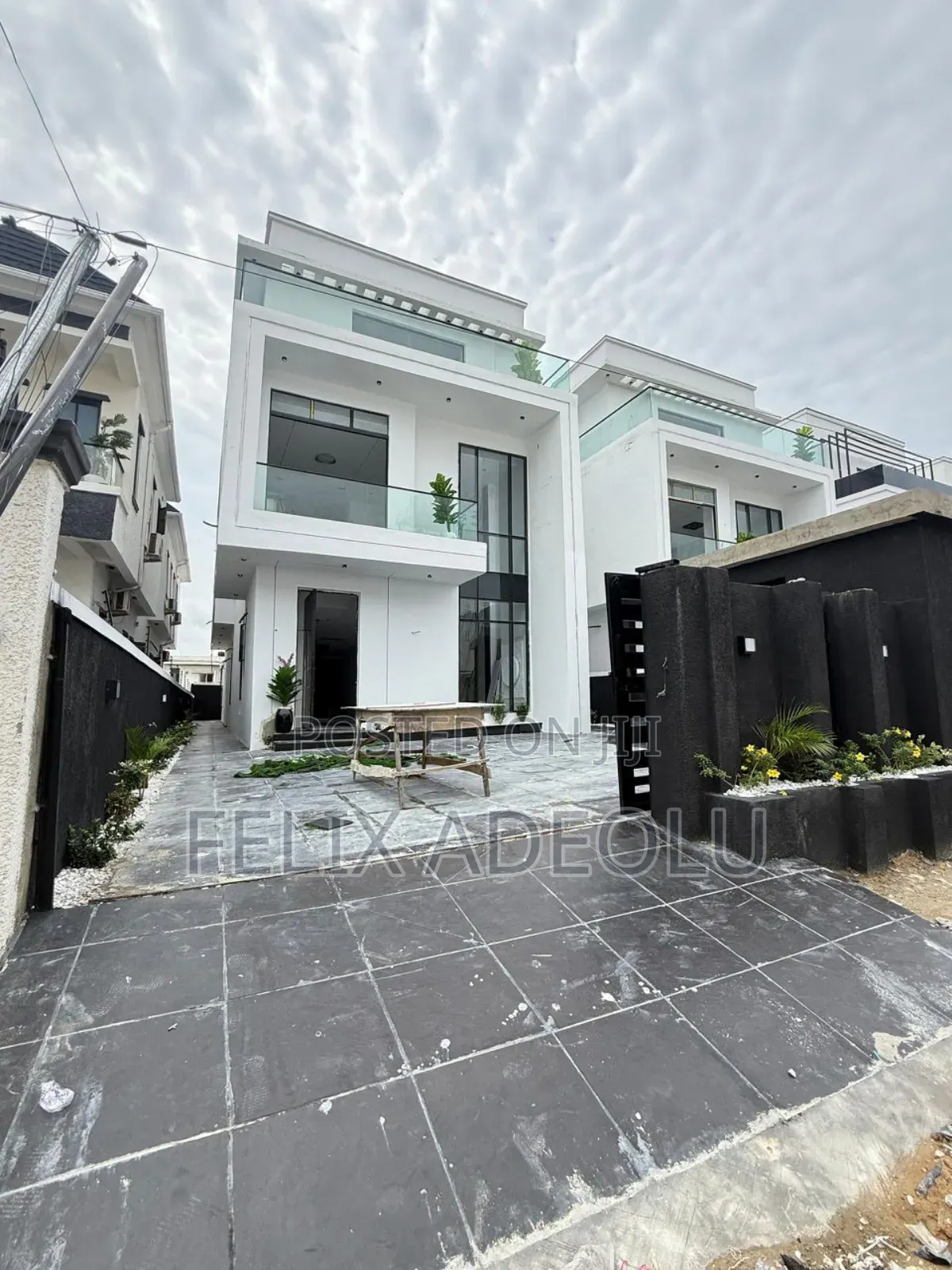 Furnished 5bdrm Duplex in Lekki County Ikota for sale in Lekki
