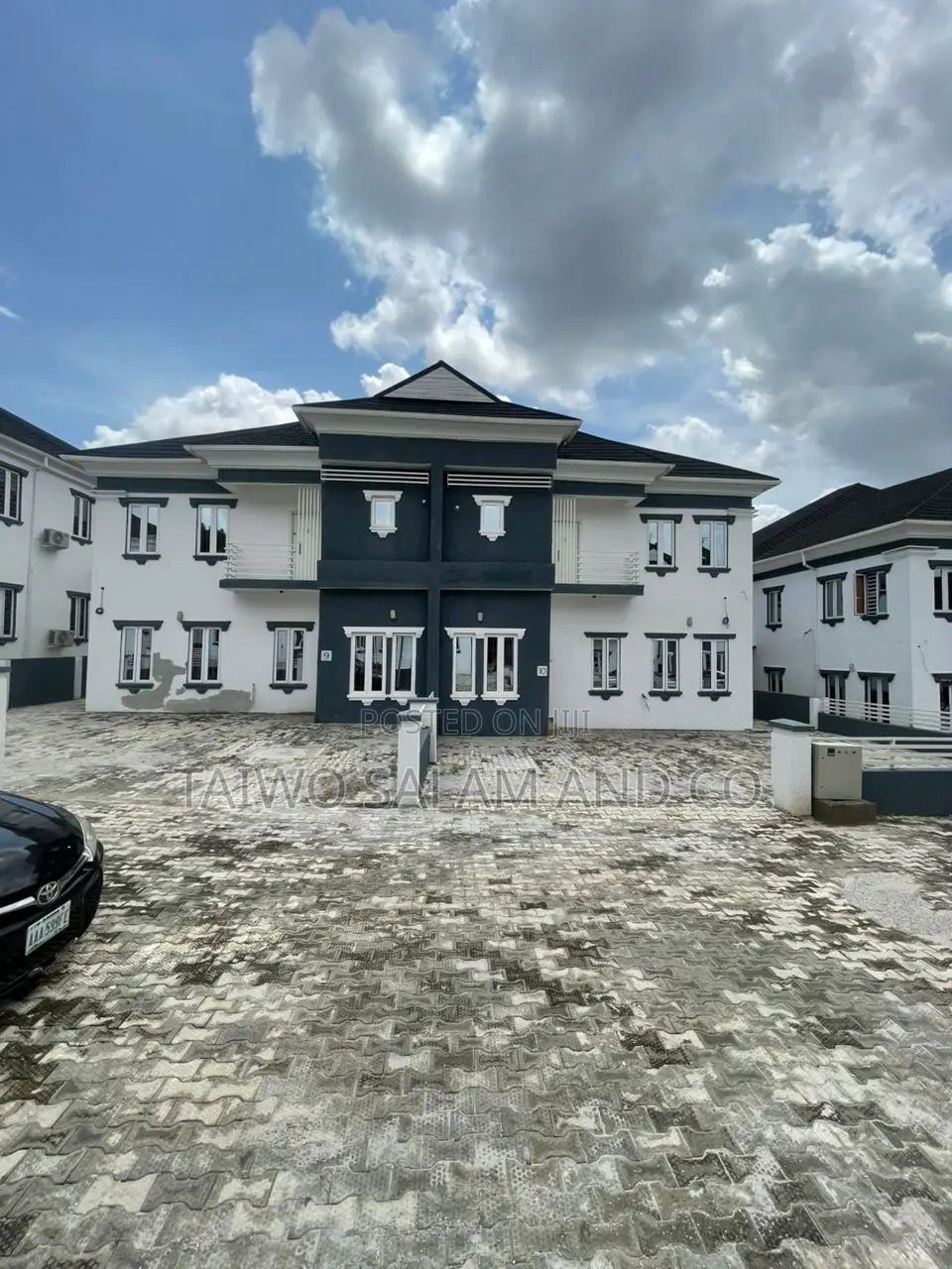 4bdrm Duplex in Jericho for sale in Jericho