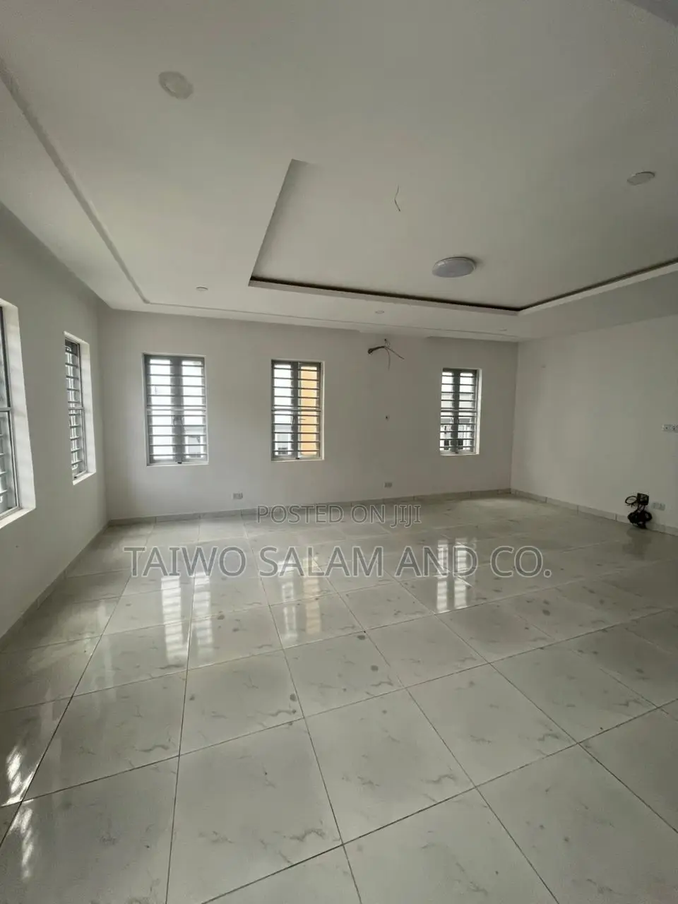 4bdrm Duplex in Jericho for sale in Jericho