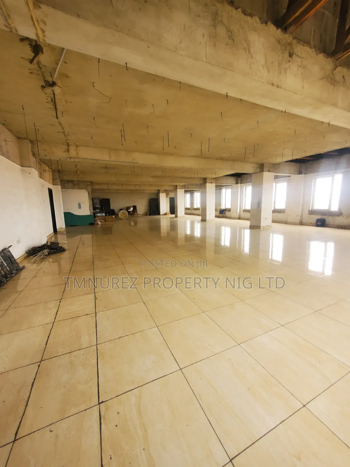 Office Space for Rent at Jakande Axis in Jakande
