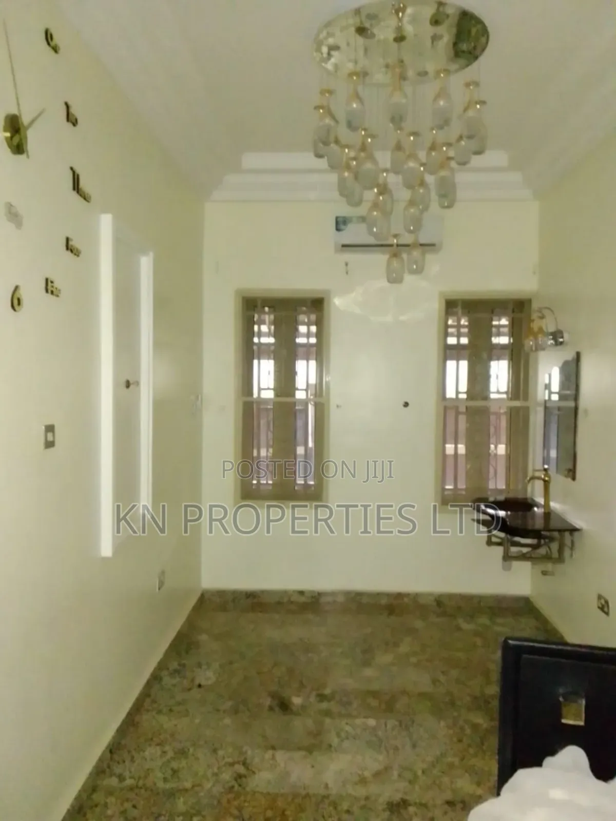 4bdrm Duplex in Apo for sale in Apo District