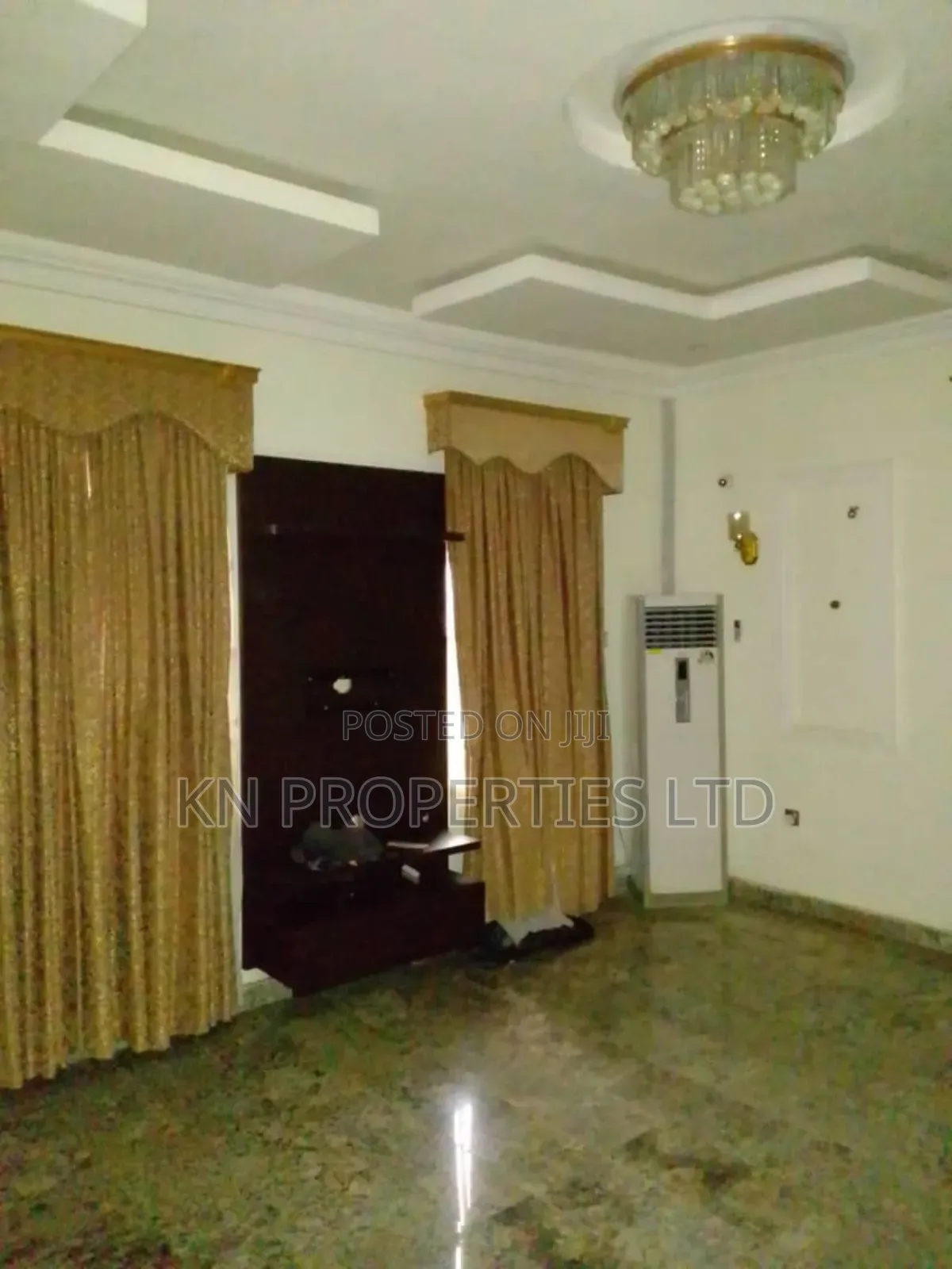 4bdrm Duplex in Apo for sale in Apo District