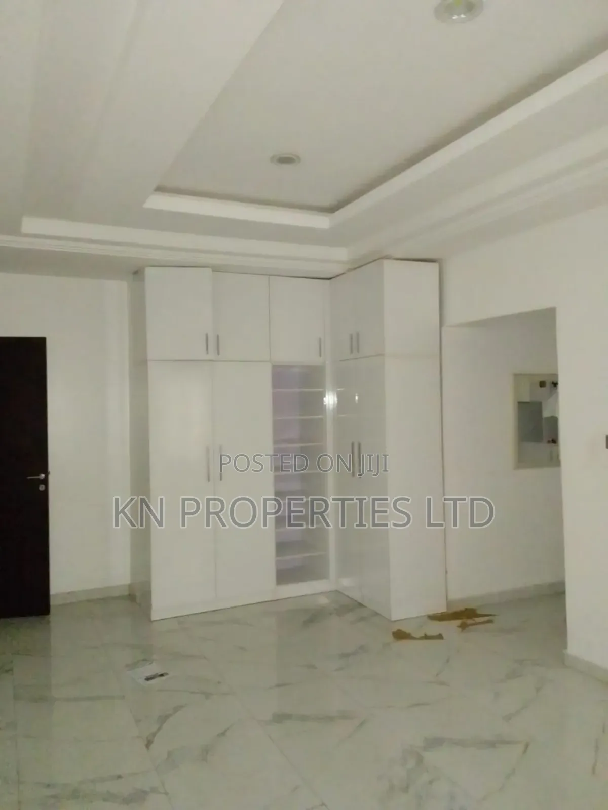 4bdrm Duplex in Apo for sale in Apo District