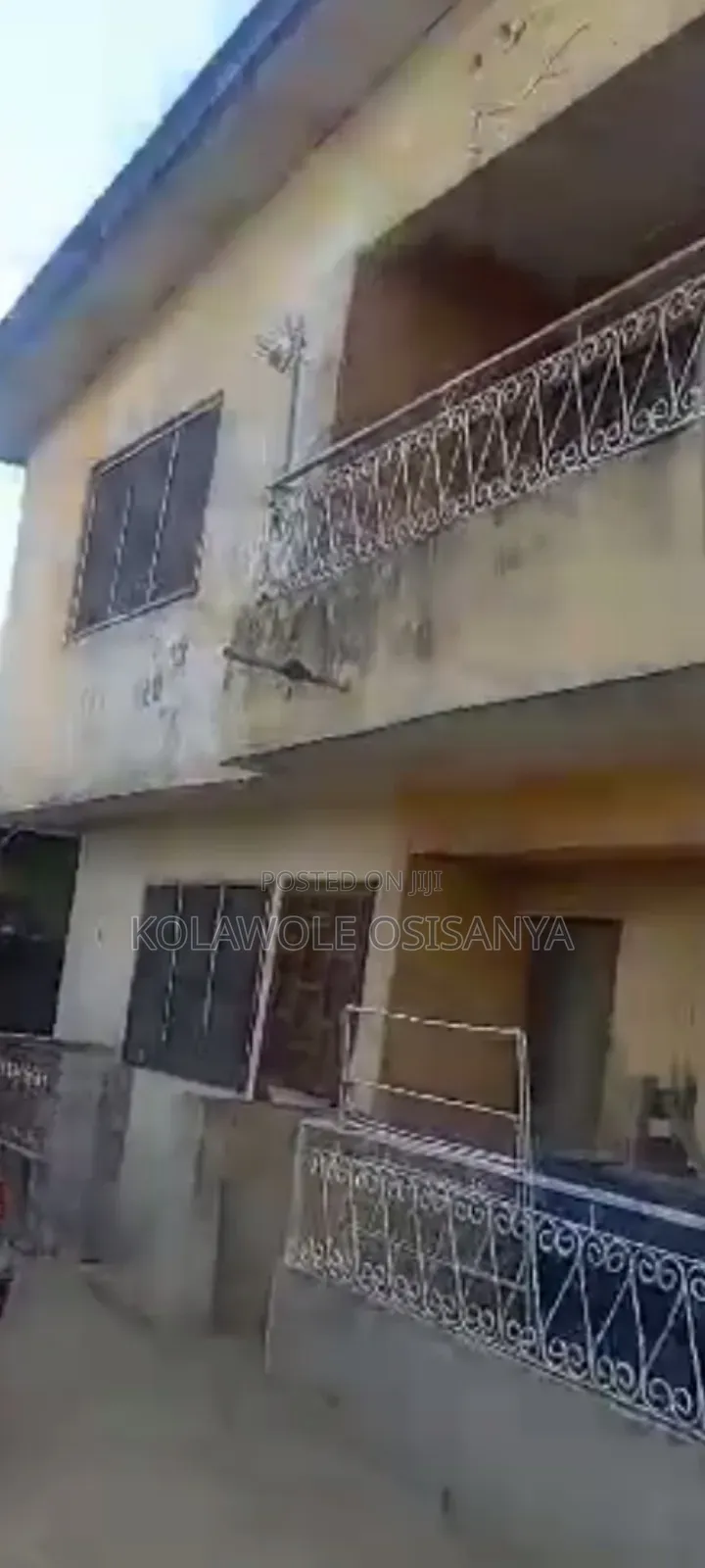 A Demolishable Storey Building on a Plot in Oko-Oba