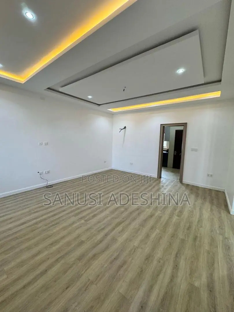 1st Floor of 250sqm Shop for Rent in Gwarimpa Estate Abuja in Gwarinpa