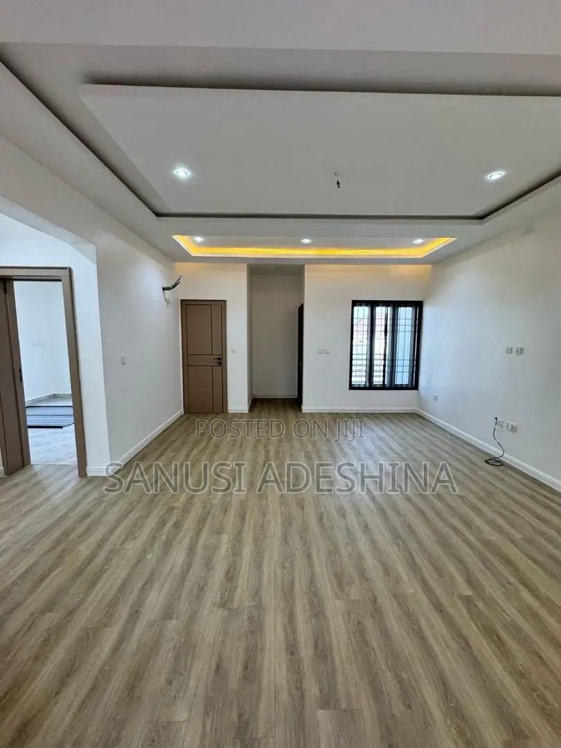 1st Floor of 250sqm Shop for Rent in Gwarimpa Estate Abuja in Gwarinpa