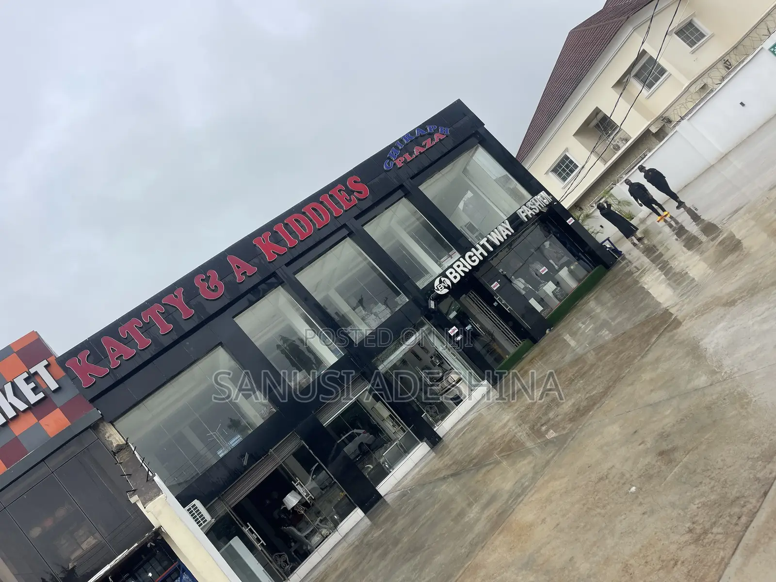 1st Floor of 250sqm Shop for Rent in Gwarimpa Estate Abuja in Gwarinpa