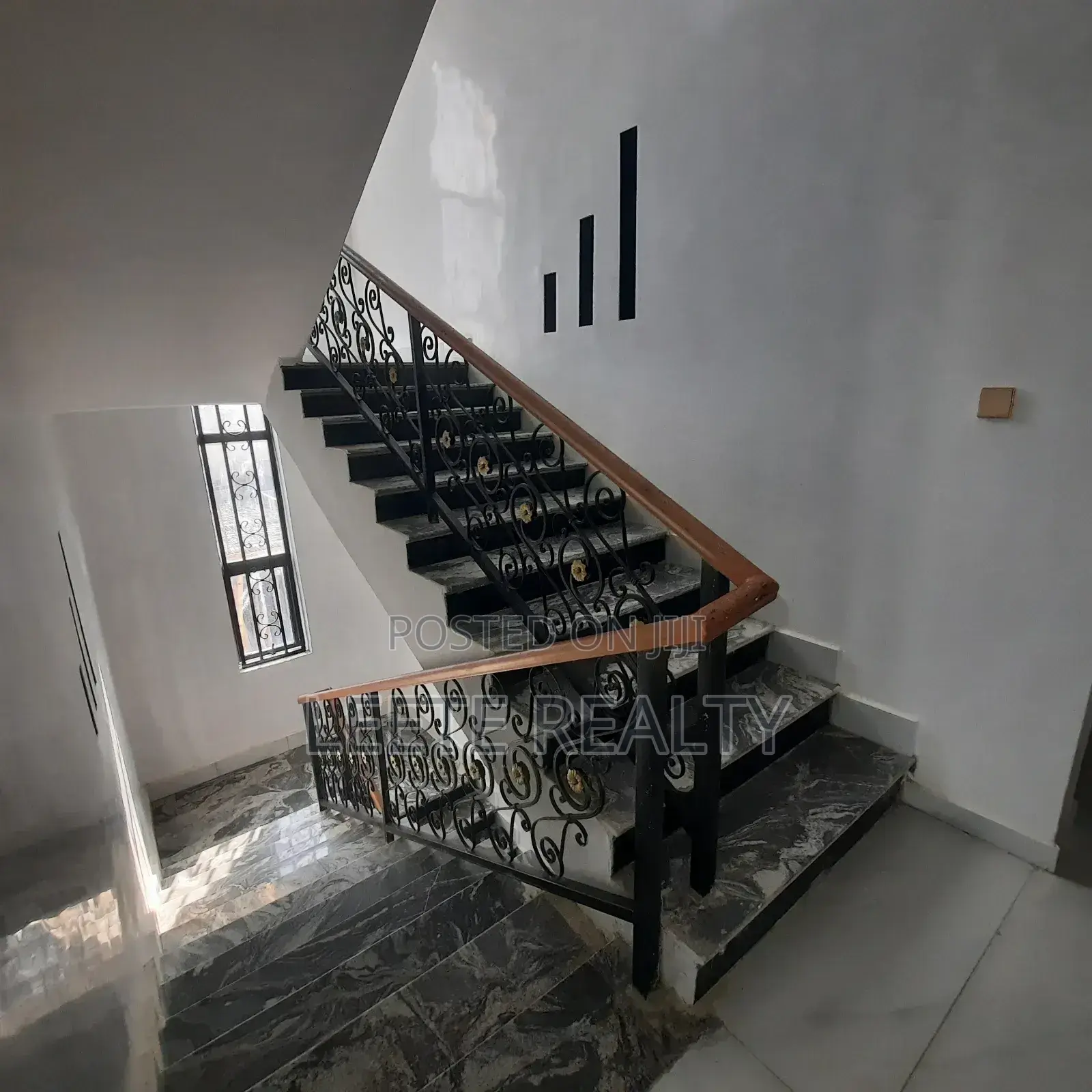5bdrm Duplex in Apo Resettlement for sale in Apo Resettlement