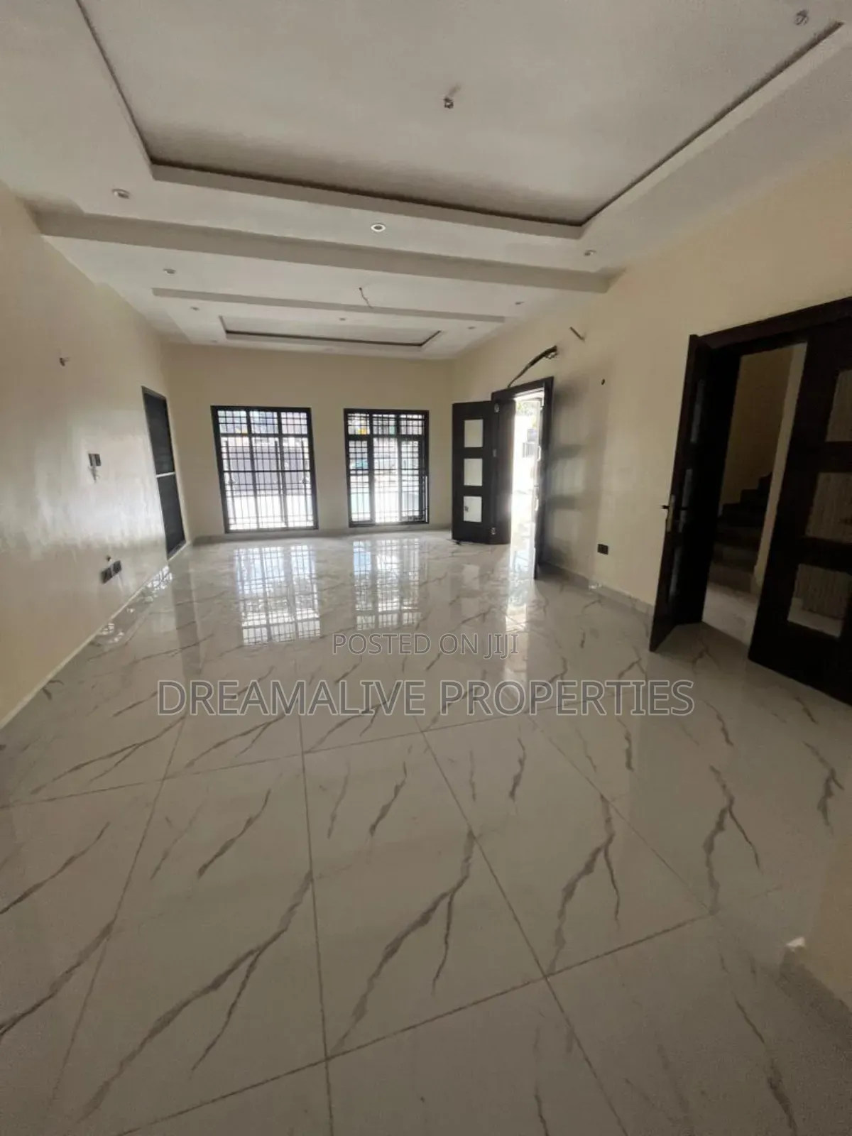 5bdrm Duplex in An Estate, Gwarinpa for sale in Gwarinpa